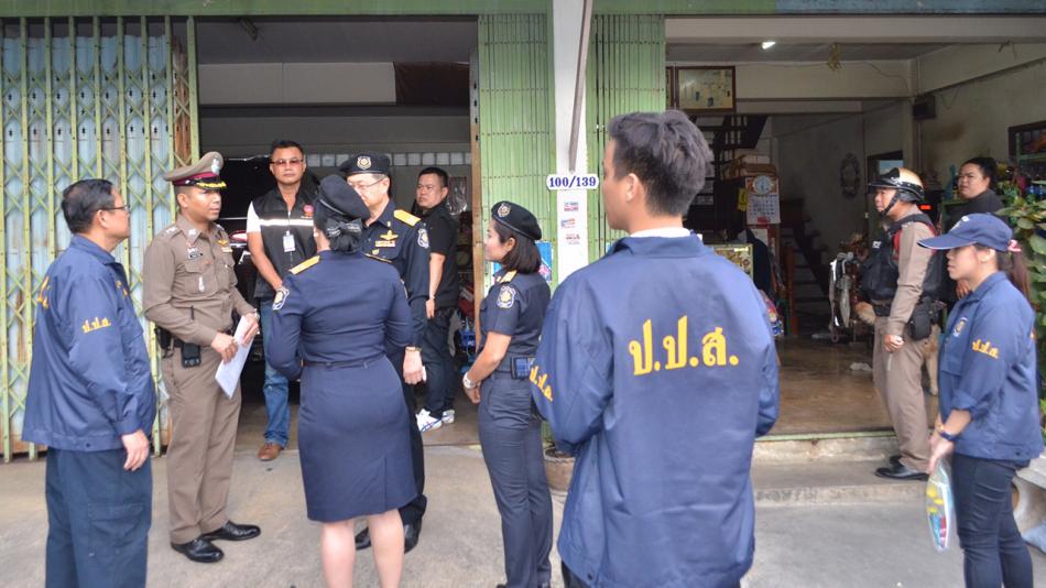 เป้าหมายยาเสพติด ป.ป.ส.ค้นบ้านย่านร่มเกล้า เจอจัดปาร์ตี้น้ำกระท่อมขณะบุกจับ..คลิป