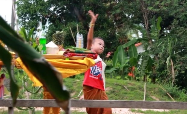 เซิ้งรำล้างอาถรรพ์ !! ‘น้องเบ็นเท็น’ บอก เทวดาให้เยอะไปจนน้ำท่วมอีสาน..คลิปข่าว