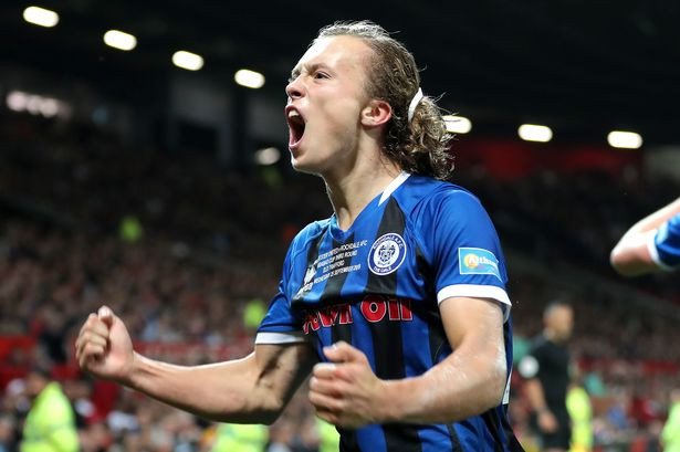 ต้องแย่งกันหน่อย !!  แมนยูกับแมนซิ เตรียมเปิดศึกล่าดาวรุ่งมกรานี้