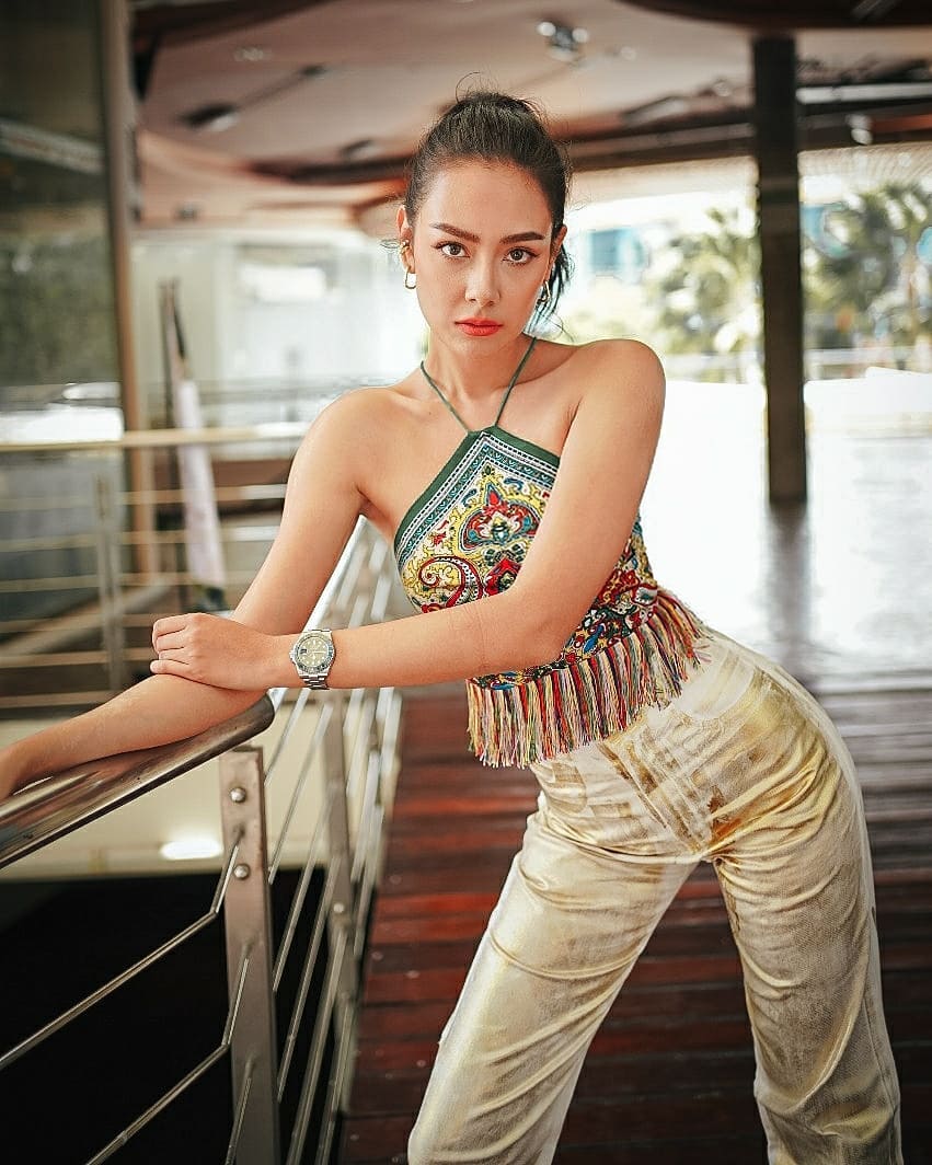 ที่ผ่านมา ของสาว แซมมี่ ที่รู้สึกว่าเจ้าตัวจะไม่โสดแล้วก็เพราะแอบเห็นแซมมี่เช็คอิน ดินเนอร์ฉลองวันเกิดล่วงหน้า ที่ร้านอาหารอิตาเลียนสุดหรู