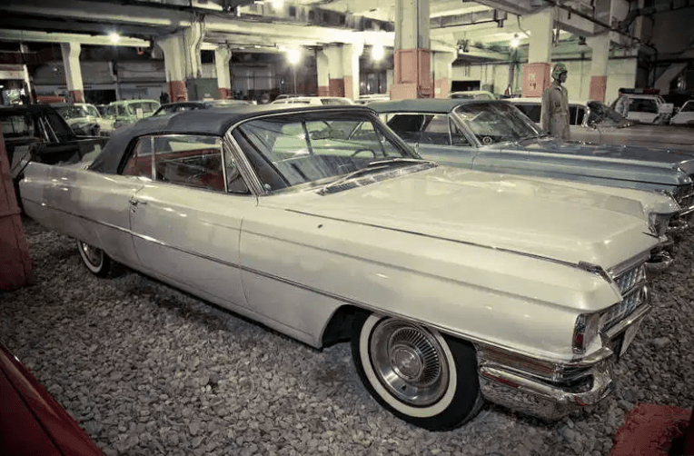 Cadillac 6239 ทั้งสามซึ่งเปิดตัวในปี 2506 – จากนั้นก็ยังไม่มีชื่อของตัวเองเพียงดัชนีดิจิตอล 62 และสามารถระบุได้ว่าเป็นรุ่น 6239 ออกจำนวน 16980&nbsp;สำเนา