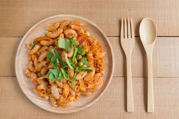 เอาใจเด็ก ๆ กับเมนู มะกะโรนีผัดไข่ ยีไข่ผัดกับมะกะโรนีพอทั่ว ใส่เนื้อสัตว์หรือไม่ใส่ก็ได้