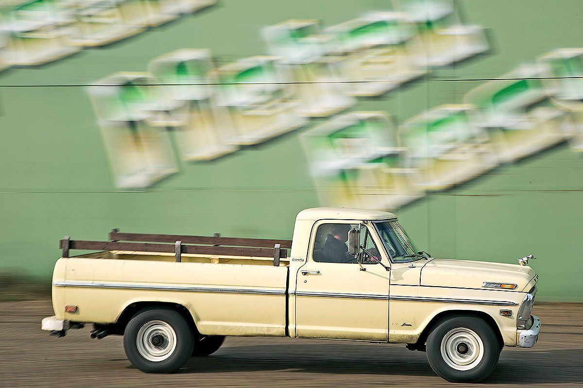Ford F-series นี่คือรถปิคอัพรุ่นที่ห้าของปี 1967 การปรากฏตัวของรถคันนี้ในตลาดสหรัฐในช่วงปลายของยุค 60