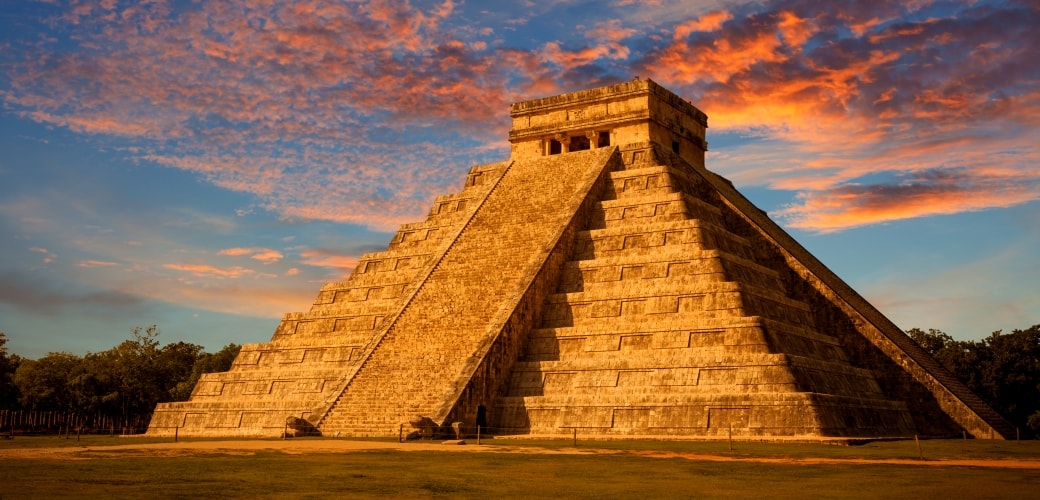 Chichen Itza เป็นอีกหนึ่งสถานที่ท่องเที่ยวโบราณ ที่มีขนาดใหญ่ ได้มีการสร้างขึ้นชาวมายา สวยงามมาก ถ้าหากใครสนใจที่อยากจะไปเที่ยวก็ลองไปได้เลย