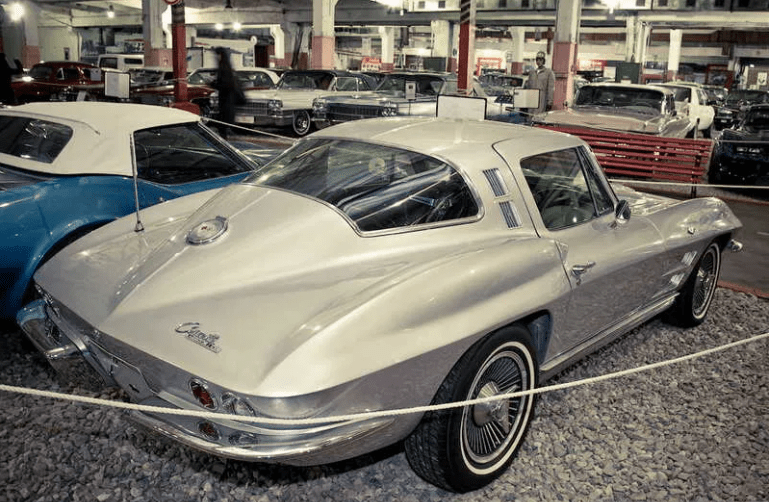 เชฟโรเลตคอร์เวทท์สติงเรย์  ก่อนที่จะเปิดตัวโมเดล C2 ออกสู่ตลาดได้มีการตัดสินใจที่จะสร้างความสนใจต่อสาธารณะด้วยแนวคิดคอร์เวทท์มาโกฉลาม